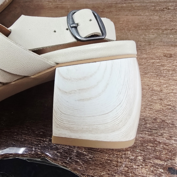 Lucky Brand Leather Heels - Picture 5 of 8